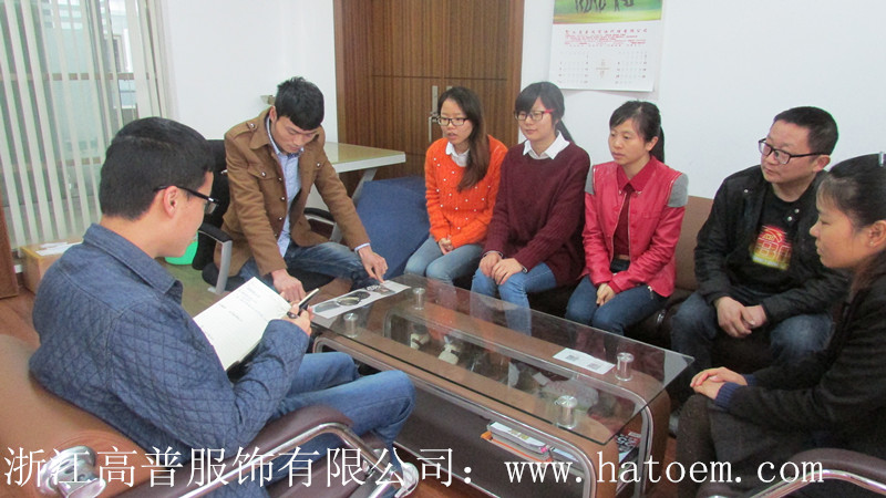 義烏市“清山河，美商城”，20年老帽廠黨員參加義工活動(dòng)