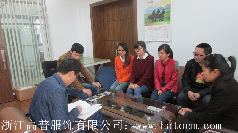 義烏市“清山河，美商城”，20年老帽廠黨員參加義工活動(dòng)